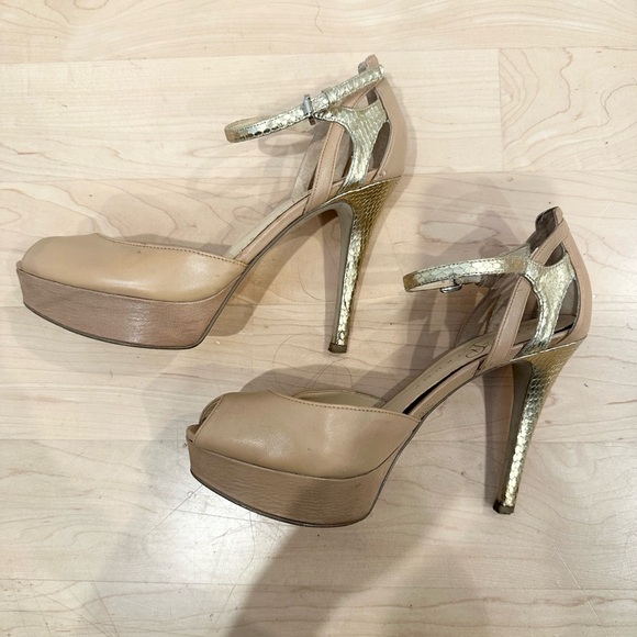 Ivanka Trump Nude and Gold Peep-Toe Heels - Size 6.5 - Picture 6 of 7